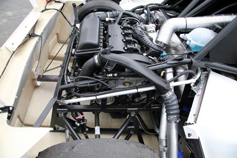 Maskineriet er forsynet med en turboladet Peugeot 1,6 liter 16v EP6 DTS der yder 175HK.
(Foto: Motorsporten.dk)